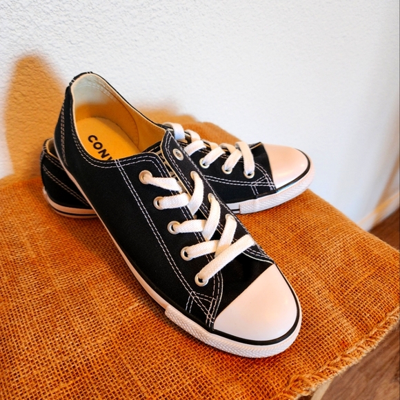 Converse Classic Chuck Taylor Low Top Size 7 - Picture 1 of 9